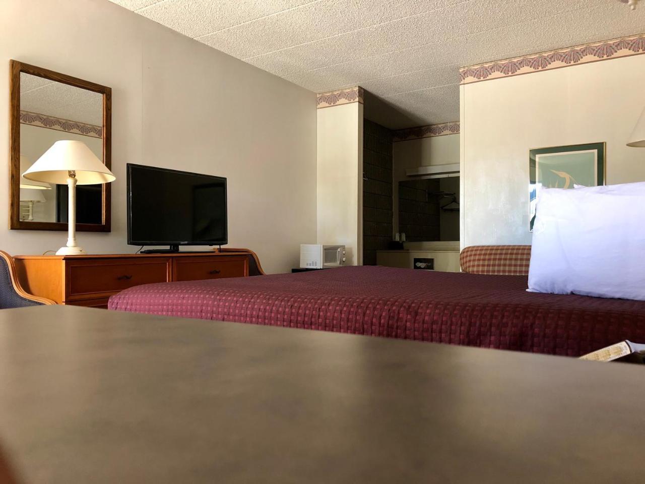 Kewanee Motor Lodge Bagian luar foto