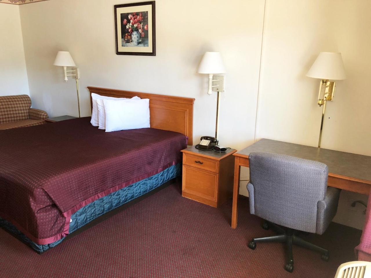 Kewanee Motor Lodge Bagian luar foto