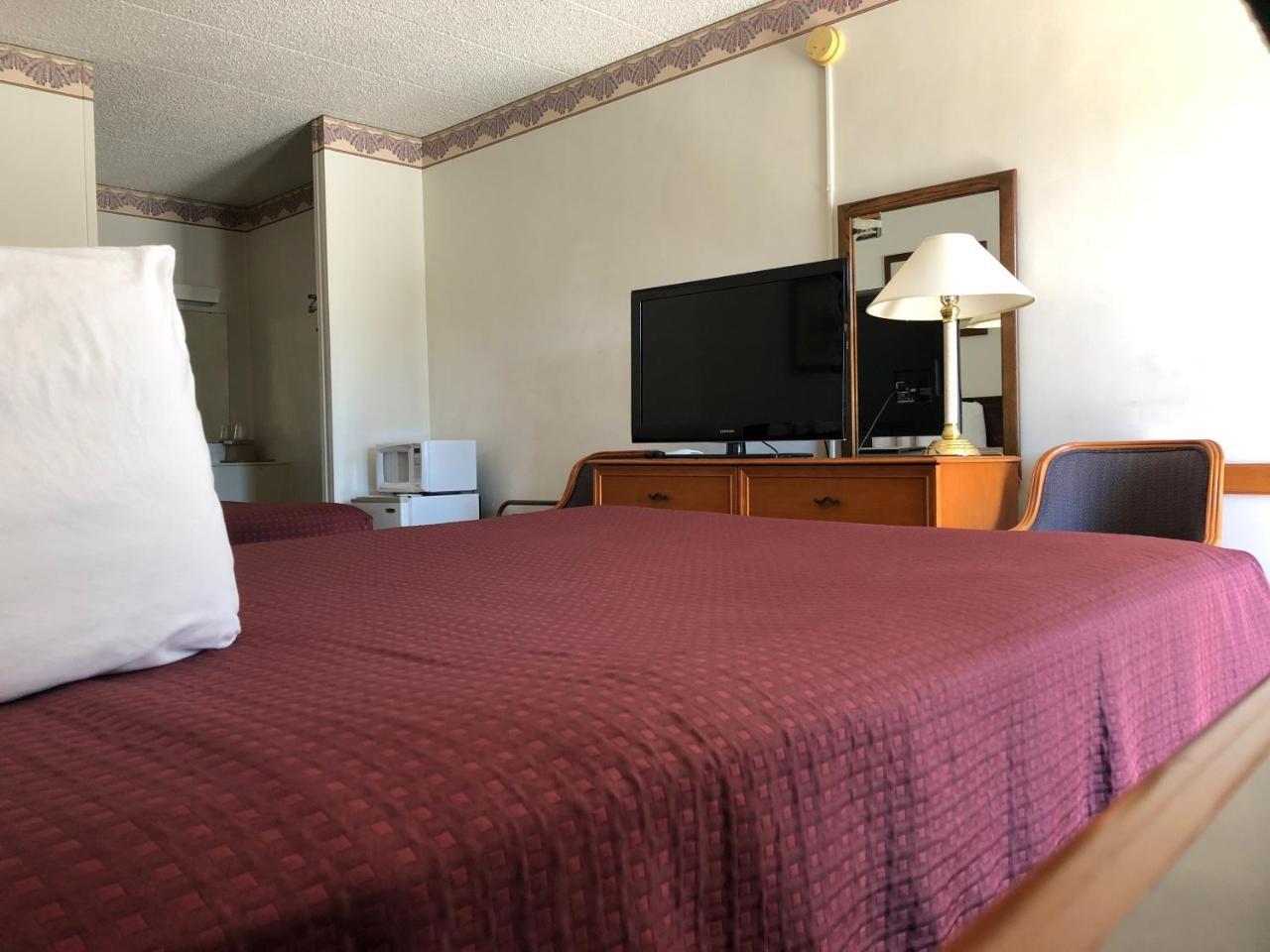 Kewanee Motor Lodge Bagian luar foto